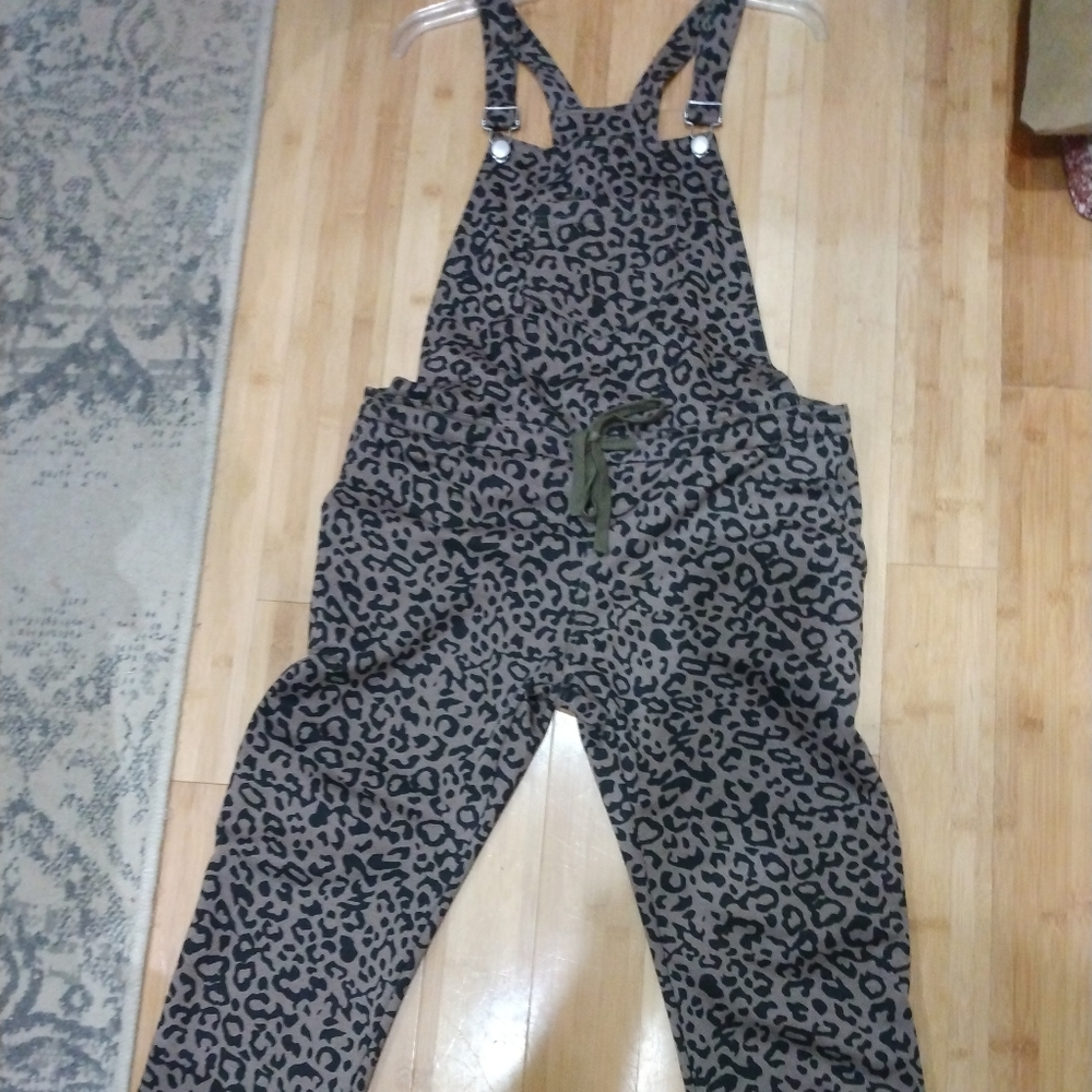 Leopard overalls